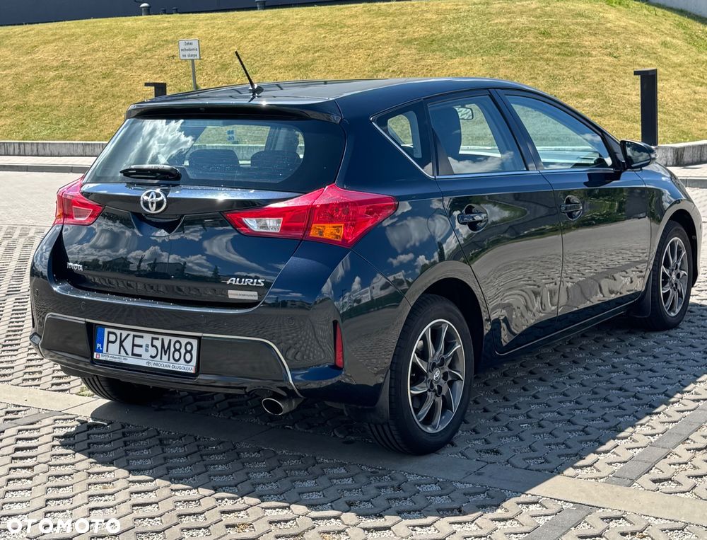 Toyota Auris 1.6 Premium + - 2
