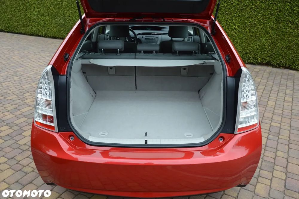 Toyota Prius (Hybrid) Life - 31