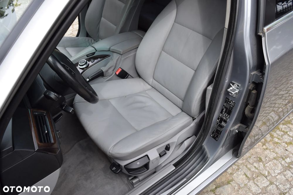 BMW Seria 5 523i Edition Sport - 12