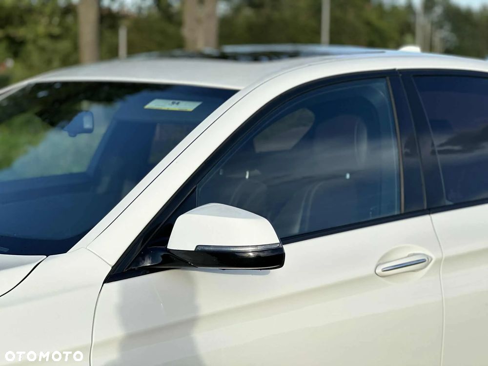 BMW Seria 5 528i xDrive Sport-Aut - 9