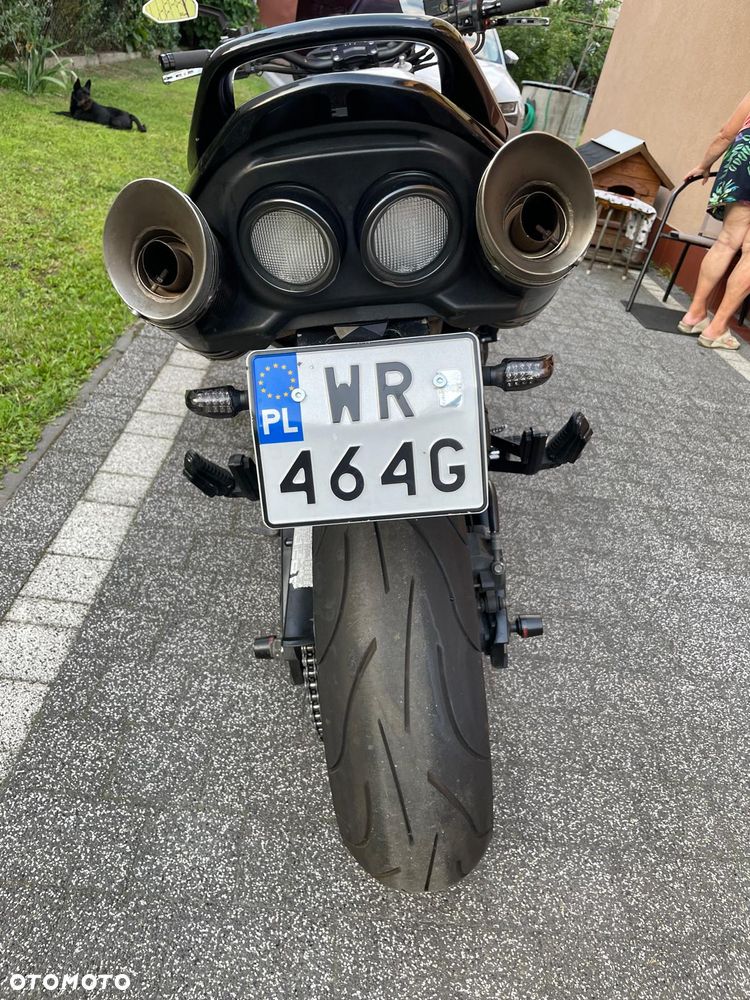 Suzuki GSR - 13