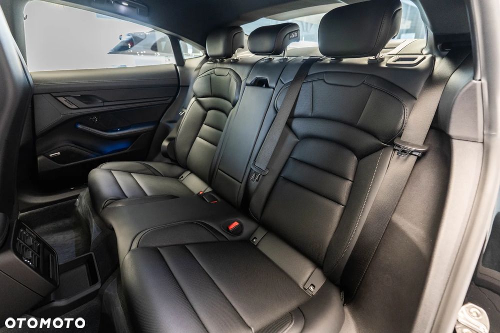 Porsche Taycan 105kWh Black Edition - 11