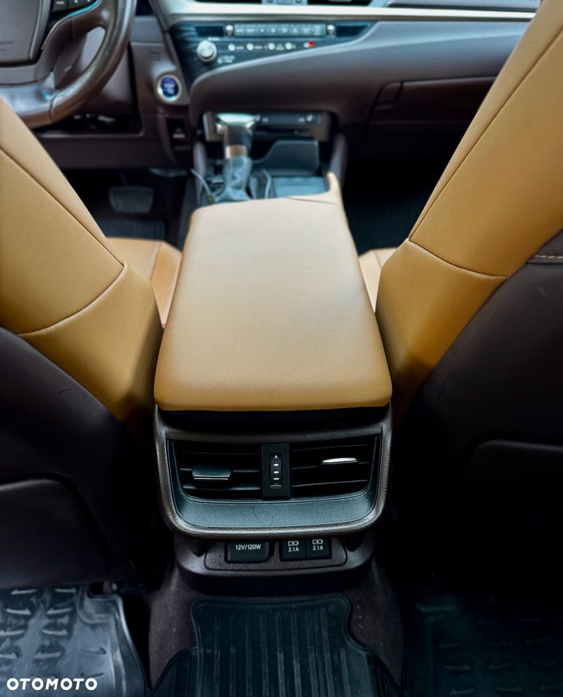 Lexus ES 300h Business Edition - 17