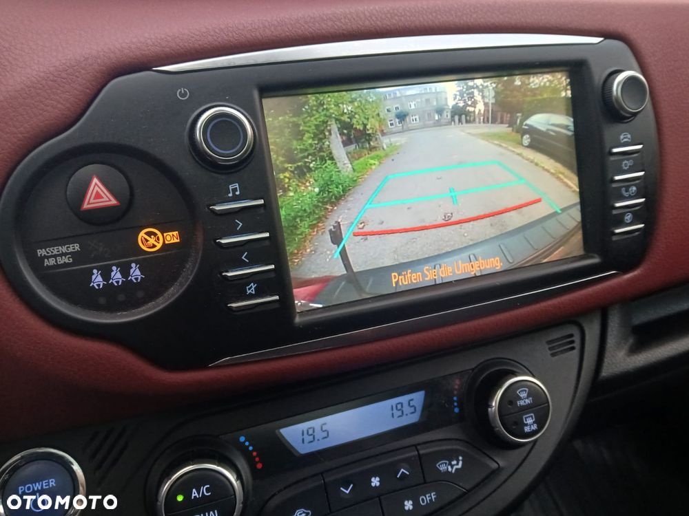 Toyota Yaris Hybrid 100 Selection - 27