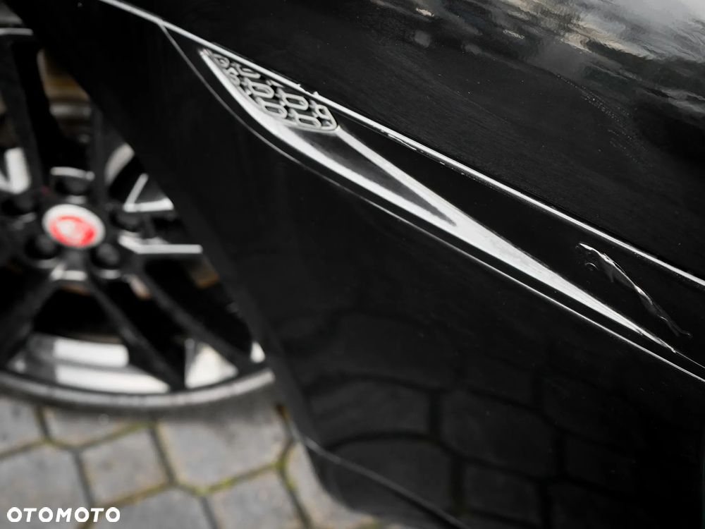 Jaguar F-Type P300 R-Dynamic - 12