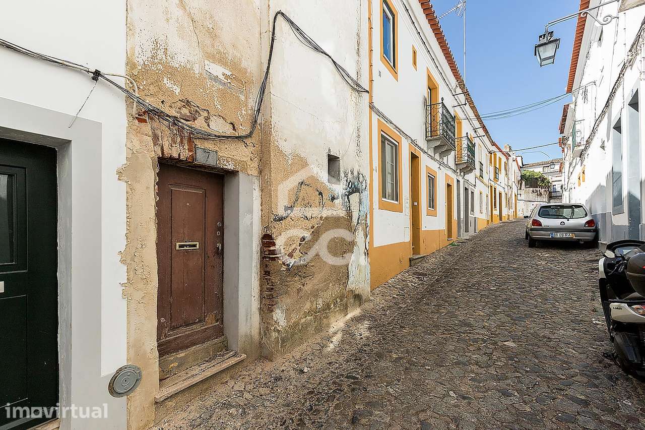 Ruína T2 c/ Projeto Aprovado no Centro Histórico de Évora - Grande imagem: 3/18