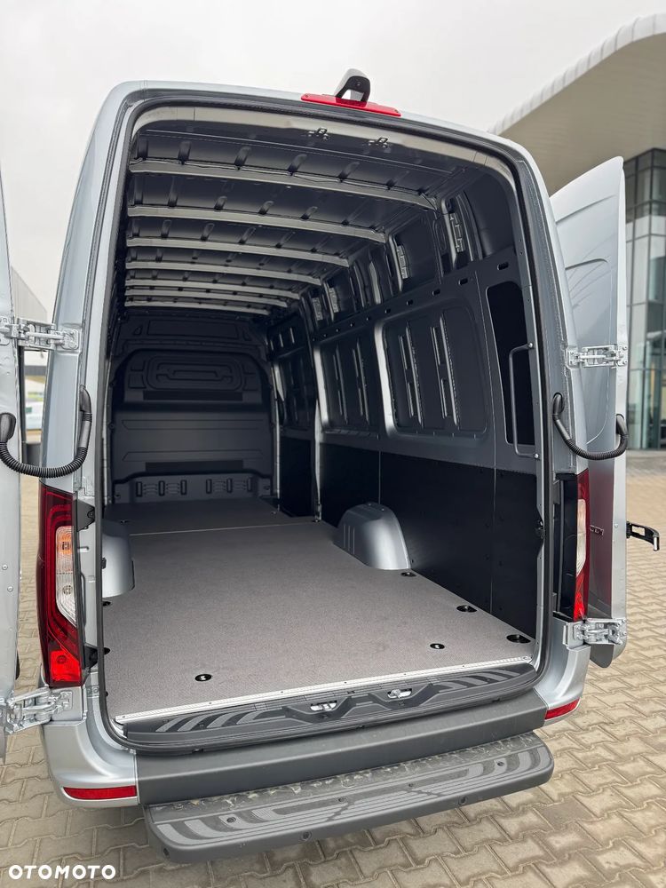 Mercedes-Benz Sprinter - 32