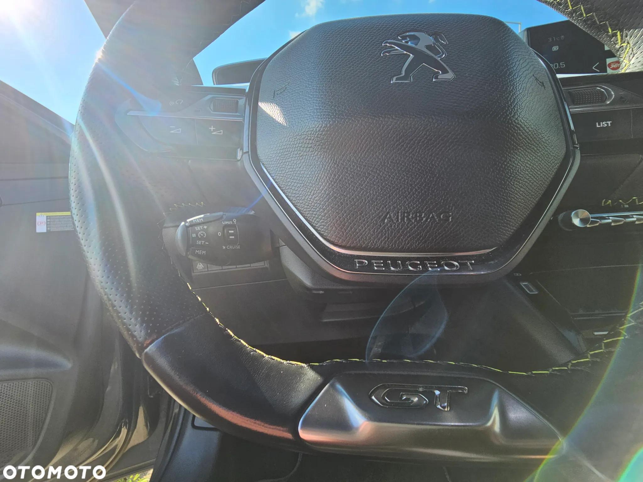 Peugeot 208 PureTech 100 EAT8 GT - 10