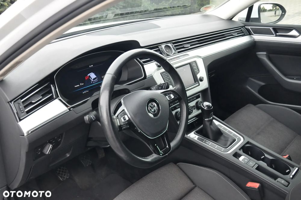Volkswagen Passat - 24