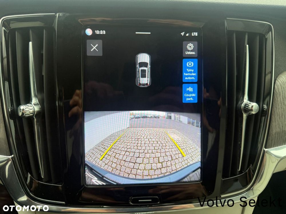 Volvo V90 Cross Country - 21