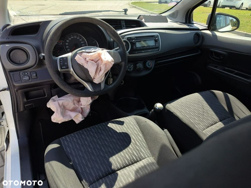 Toyota Yaris - 10