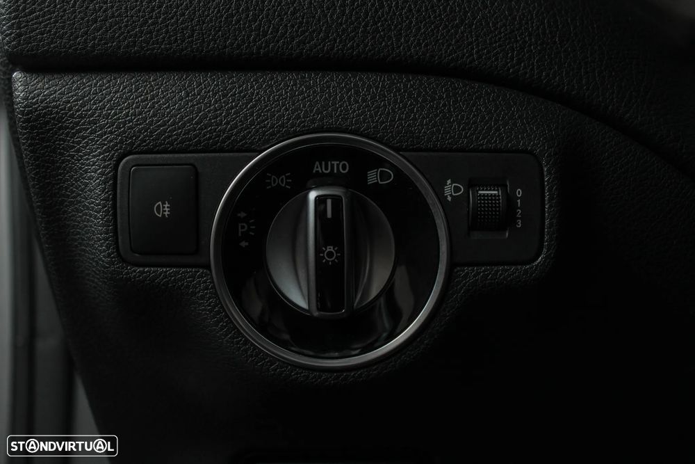 Mercedes-Benz CLA 200 d Shooting Brake AMG Line - 39