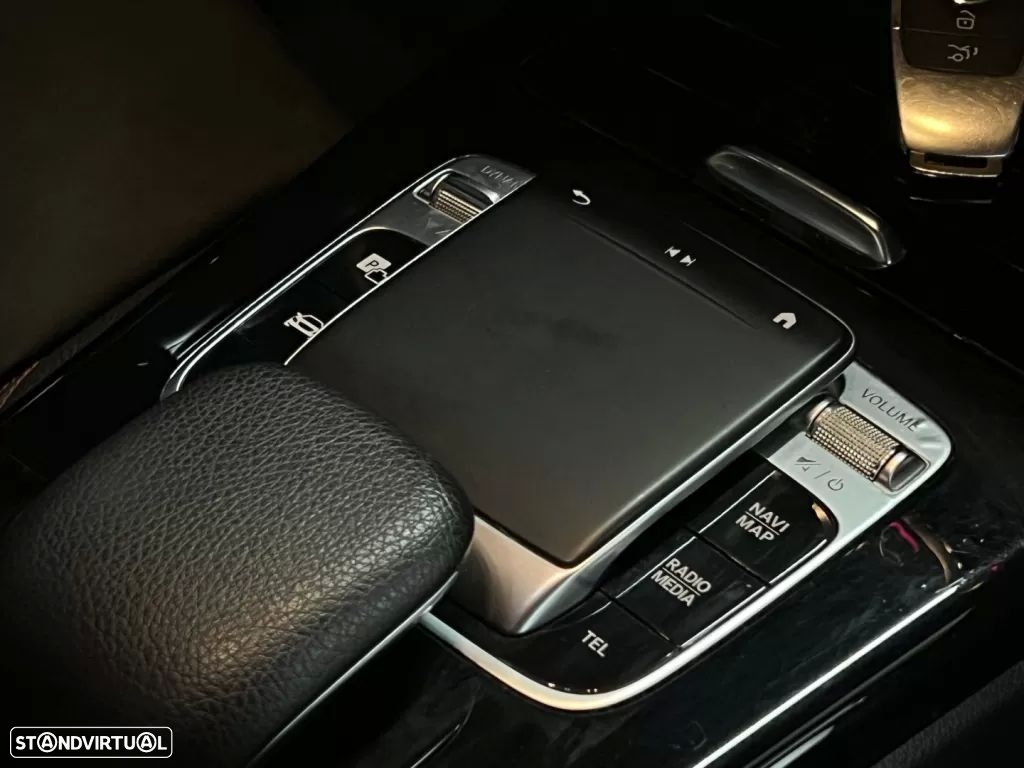 Mercedes-Benz A 250 Limousine e AMG Line - 35