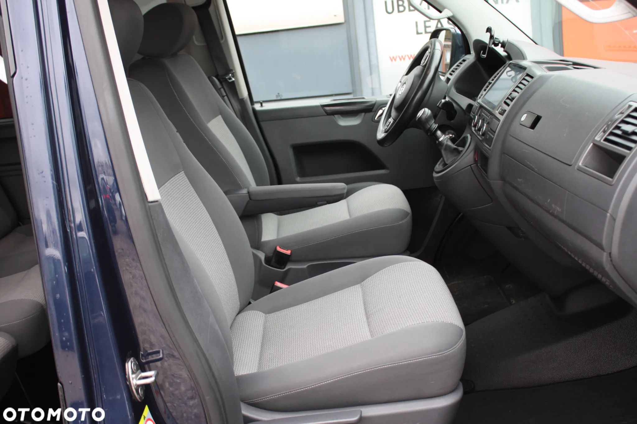 Volkswagen Caravelle - 24