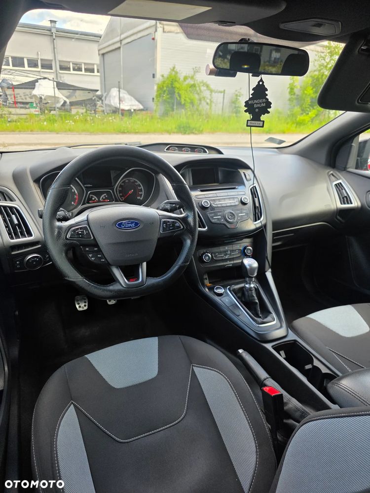 Ford Focus ST - 14