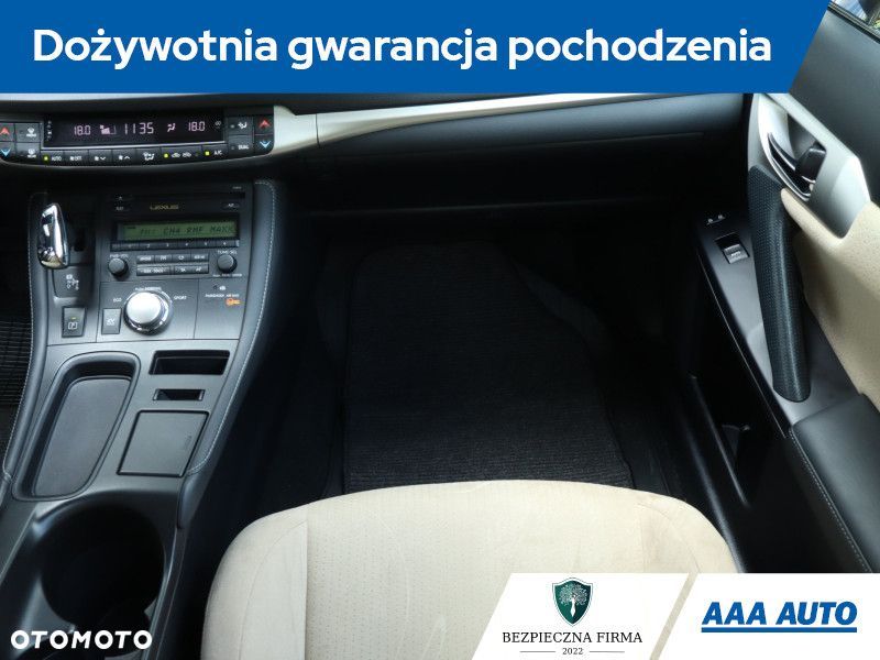 Lexus CT - 10