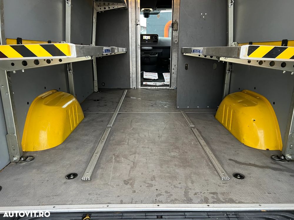 Mercedes-Benz Sprinter - 23
