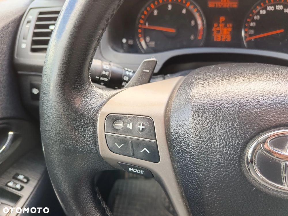 Toyota Avensis - 23