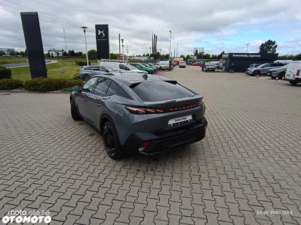 Peugeot 408 - 8