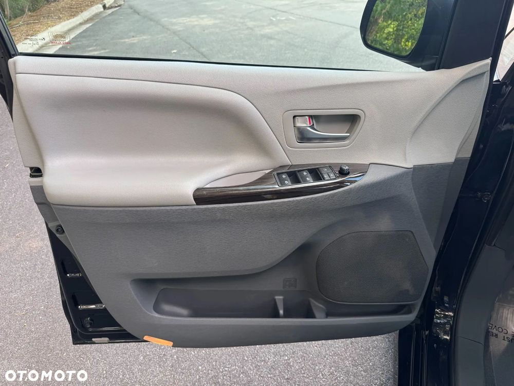 Toyota Sienna 3.5 V6 XLE AWD - 11