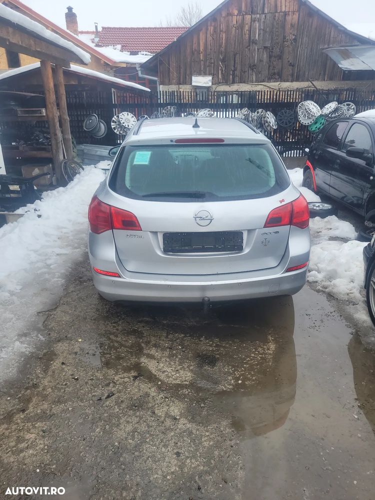 Dezmembrez opel astra j - 3