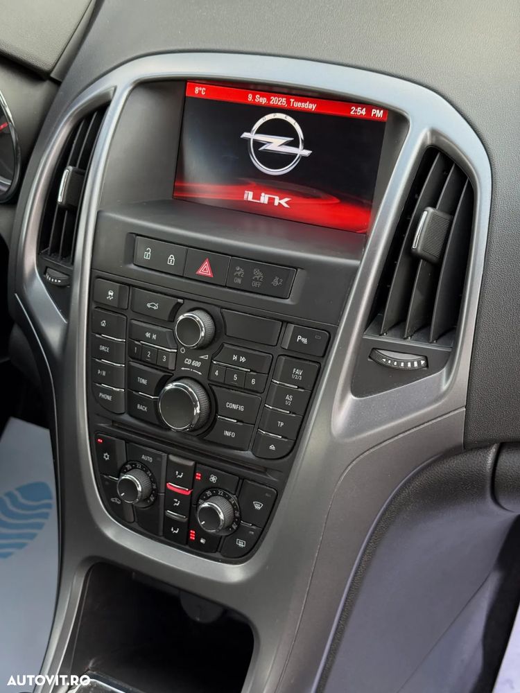 Opel Astra 1.4 ECOTEC Turbo Selection - 12