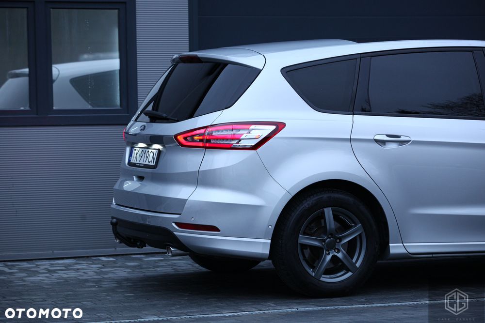 Ford S-Max - 11