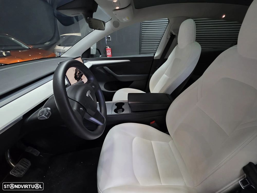 Tesla Model Y Long Range Dual Motor AWD - 23
