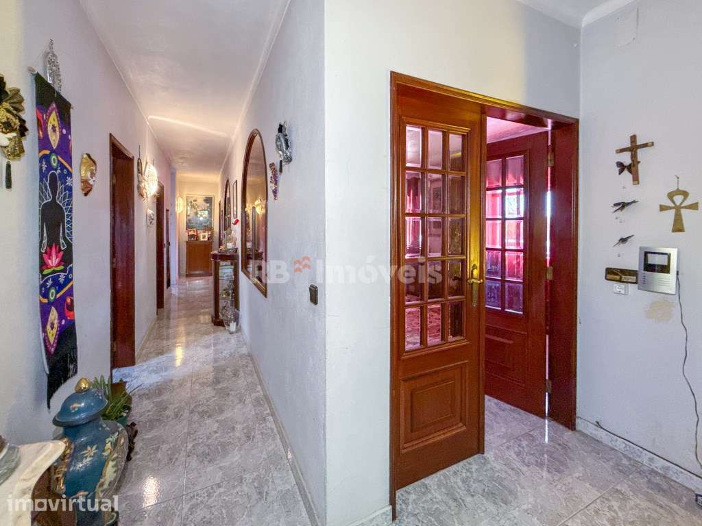 Moradia T4+2 com Piscina, 3 Garagens e Vista Deslumbrante para o Ri... - Grande imagem: 2/50