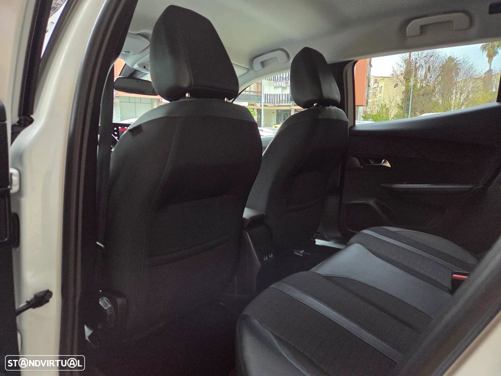 Peugeot 2008 PureTech 130 EAT8 Allure - 21