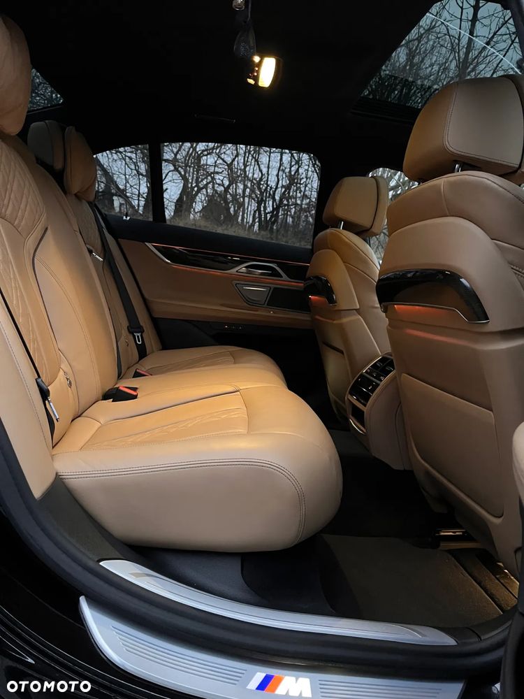BMW Seria 7 740d xDrive - 33