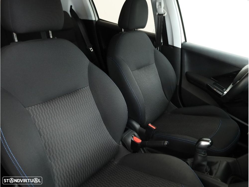 Peugeot 208 1.6 BlueHDi Style - 16