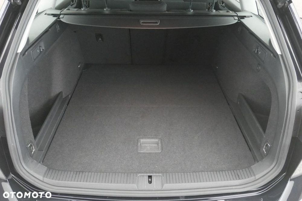 Volkswagen Passat Variant 2.0 TSI Business DSG - 16