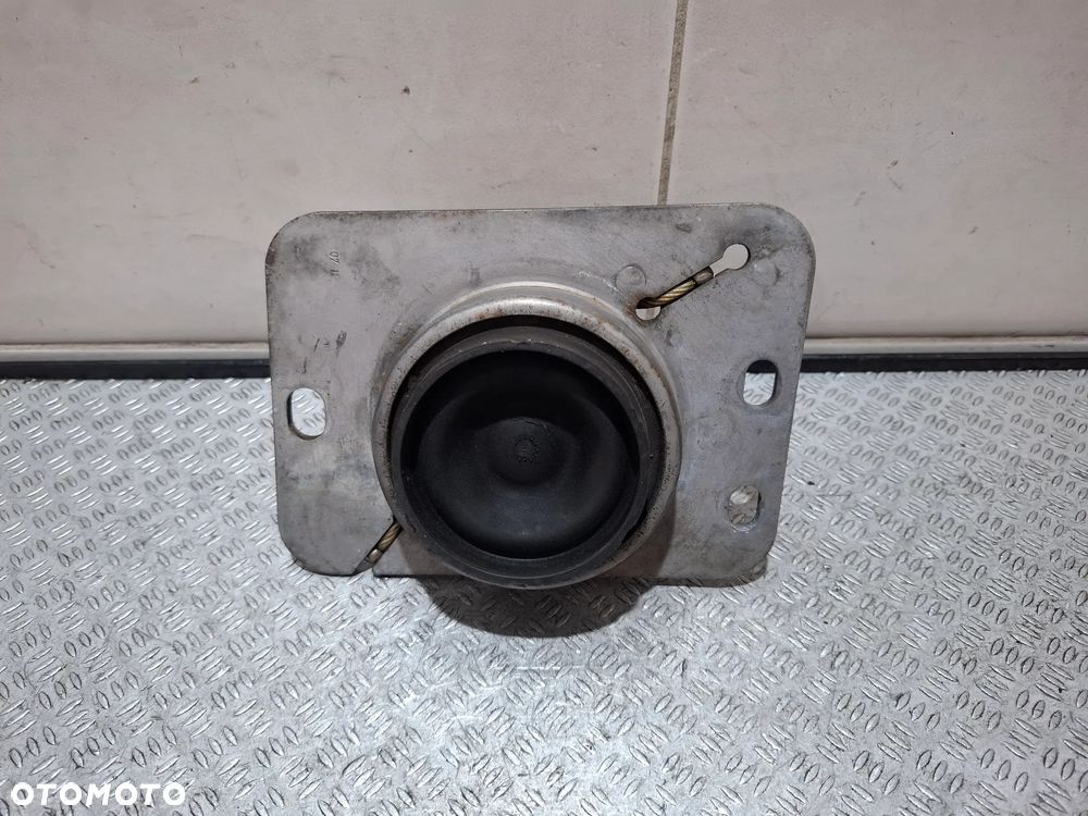 Łapa poduszka silnika Renault Trafic II 2011 rok 2,0D nr 8200411257 - 2