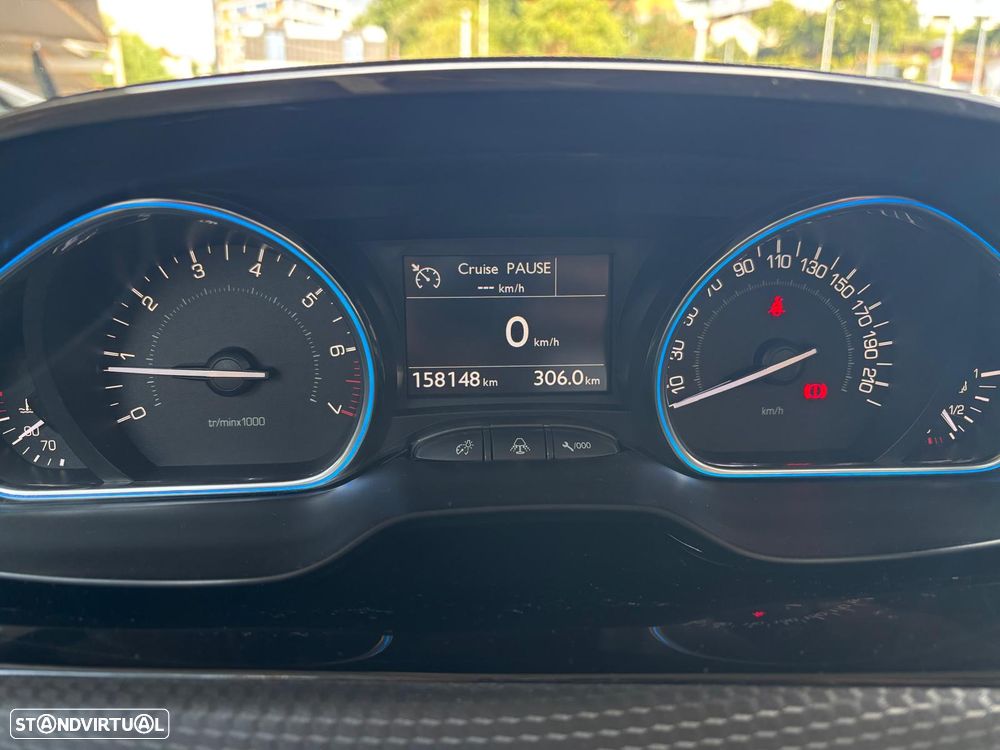 Peugeot 2008 PureTech 82 Allure - 12