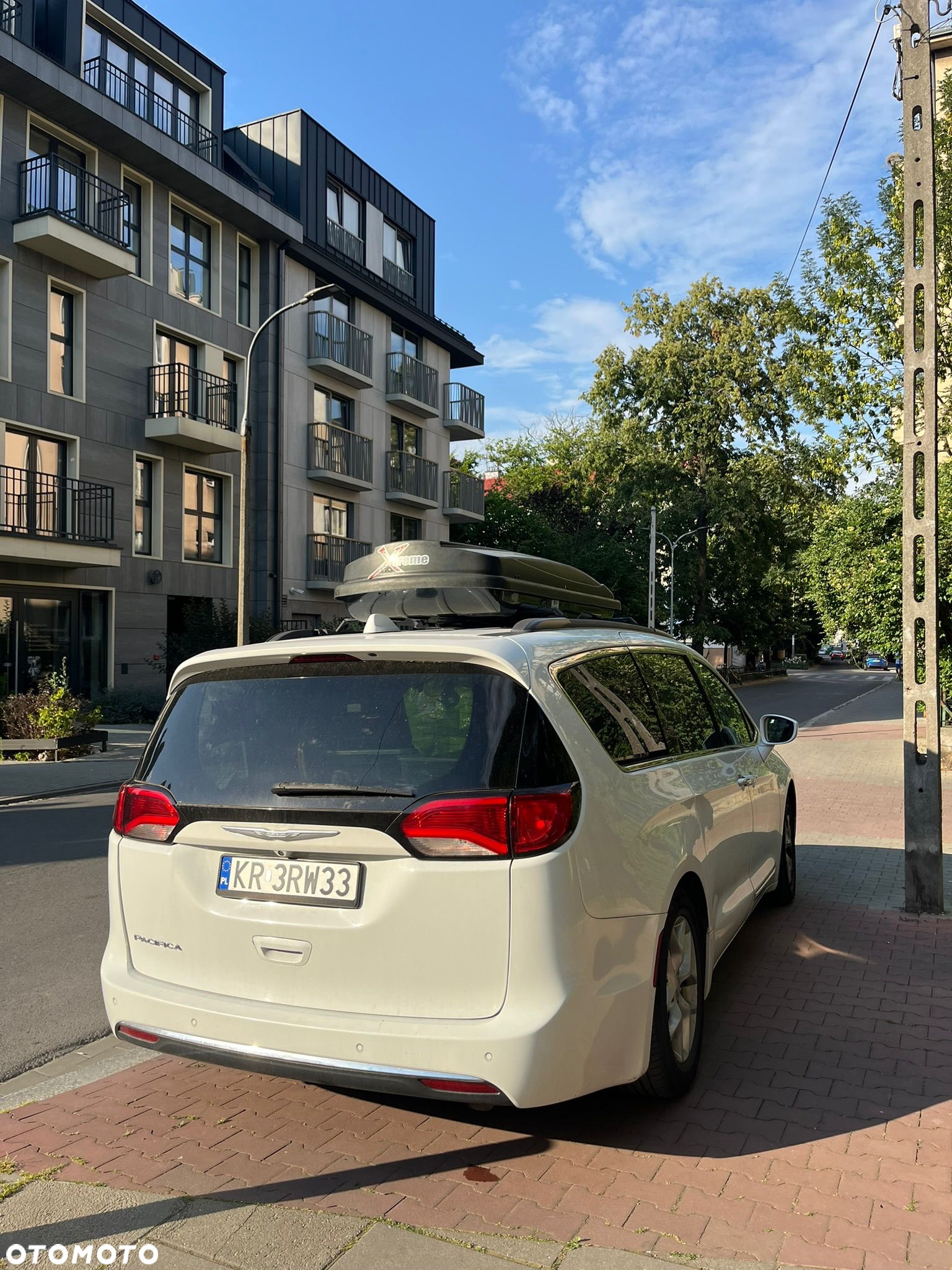 Chrysler Pacifica - 2