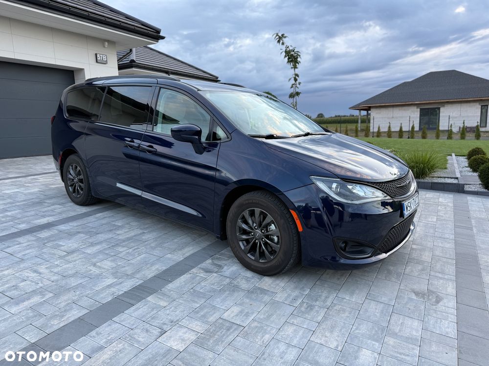 Chrysler Pacifica - 10