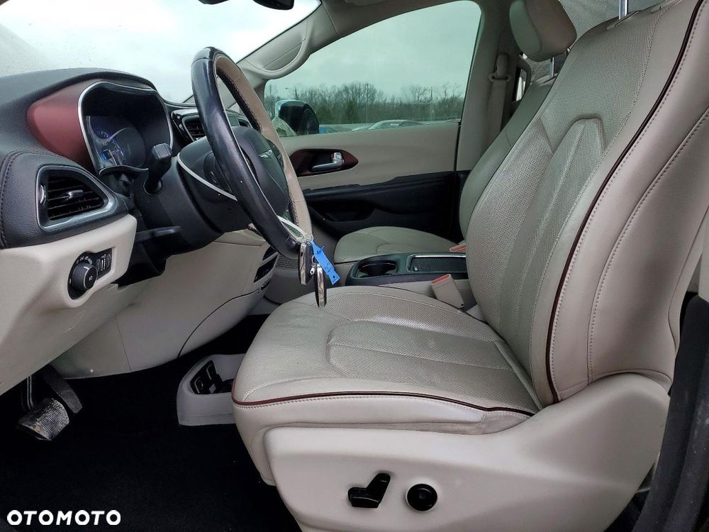 Chrysler Pacifica - 8