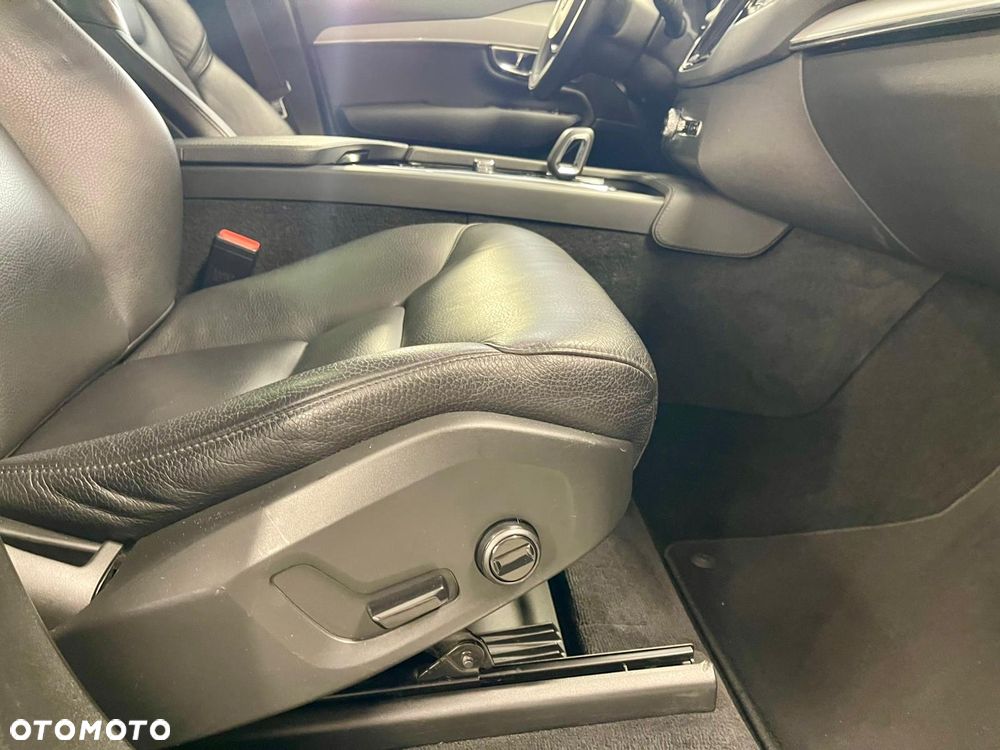 Volvo XC 90 D5 SCR AWD Momentum 7os - 26