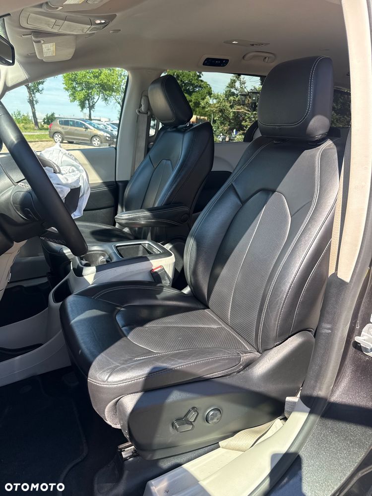 Chrysler Pacifica - 40