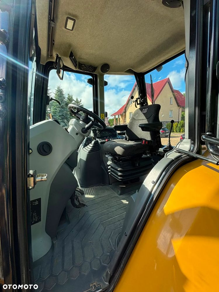 Caterpillar 427F2 - 4