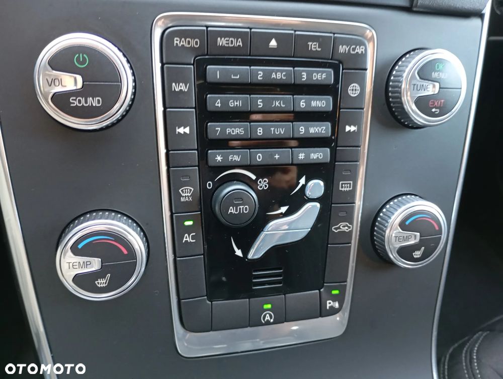 Volvo V60 D4 Momentum - 17