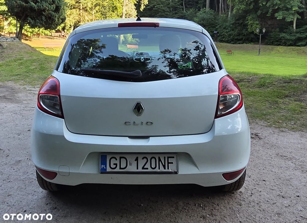 Renault Clio 1.2 16V Alize - 10