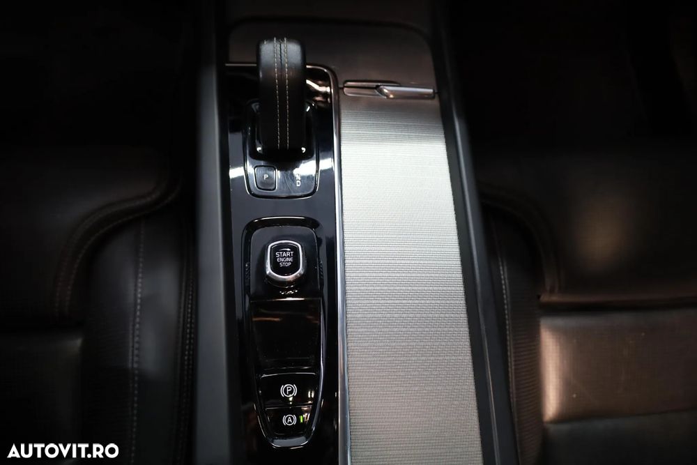 Volvo XC 60 T6 AWD Recharge Geartronic RDesign - 12