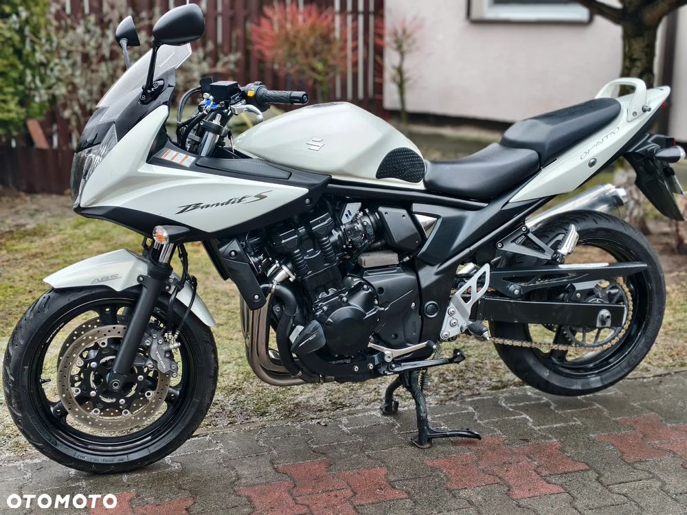 Suzuki GSX - 27
