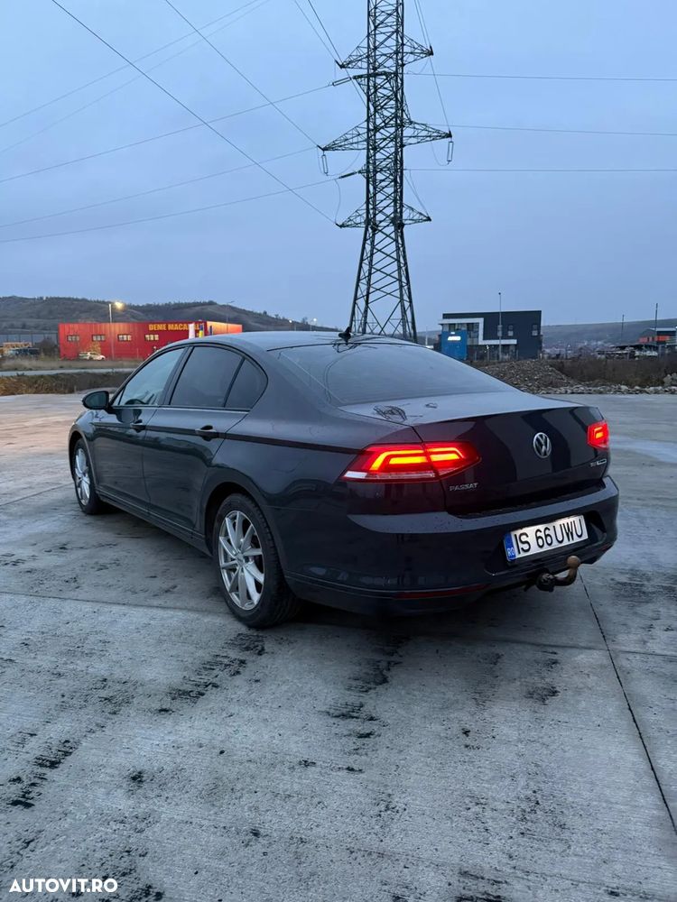 Volkswagen Passat - 4