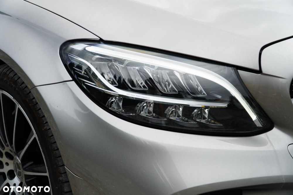 Mercedes-Benz Klasa C 300 9G-TRONIC - 40