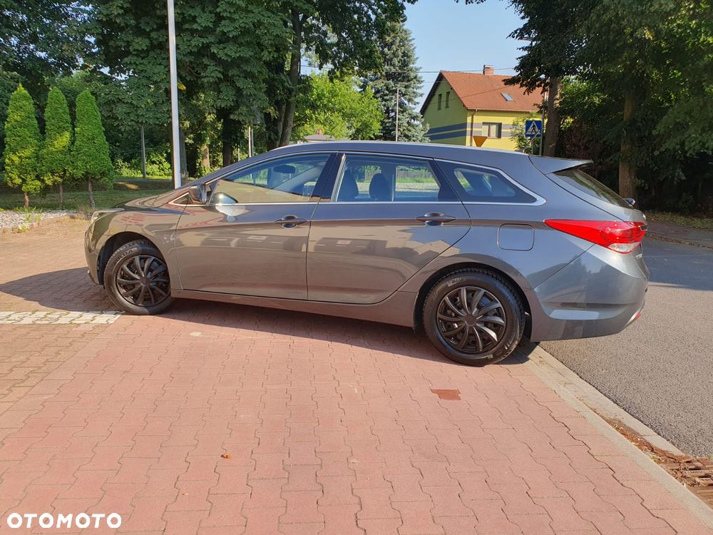 Hyundai i40 Kombi blue 1.6 Trend - 17