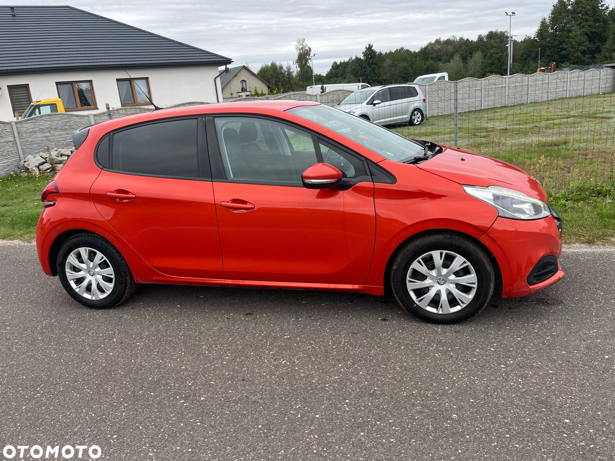 Peugeot 208 1.6 BlueHDi Allure S&S - 2