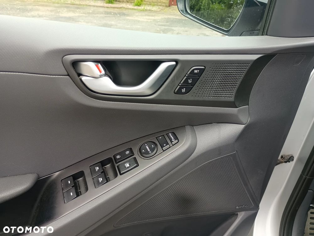 Hyundai IONIQ 1.6 GDI Premium - 30